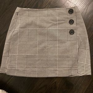 Plaid skirt with buttons